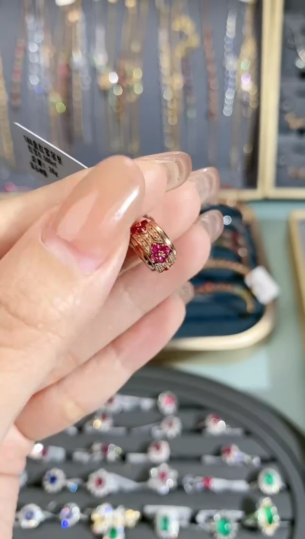 【闪购商品】红宝石颈饰18K金镶嵌吊坠