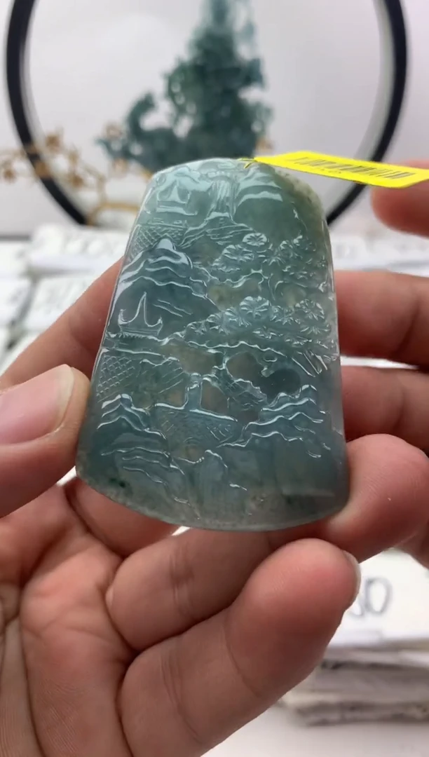 翡翠未镶嵌颈饰山水牌