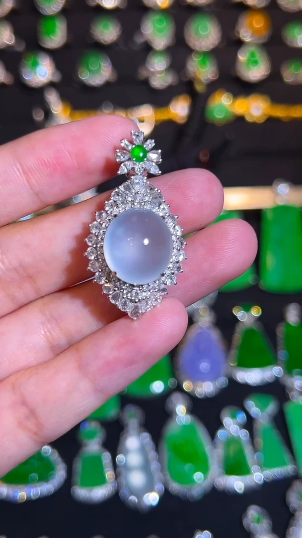 颈饰未镶嵌翡翠吊坠