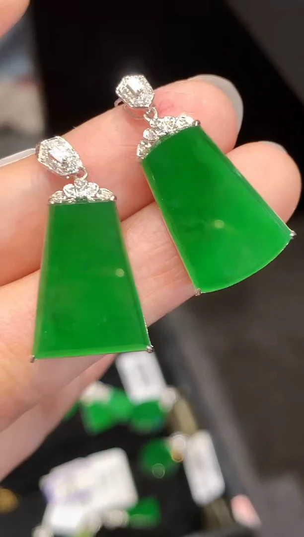 翡翠18K金镶嵌吊坠(不含链)L多样性发其一