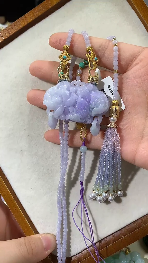 颈饰未镶嵌翡翠吊坠