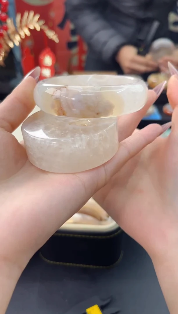 【闪购商品】石英质玉手镯未镶嵌赠送镯心（58圈口）无证书