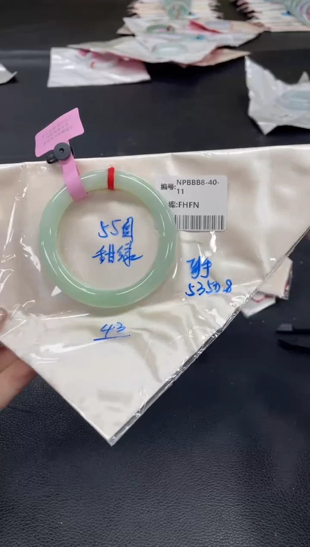 未镶嵌手镯翡翠翡翠手镯
