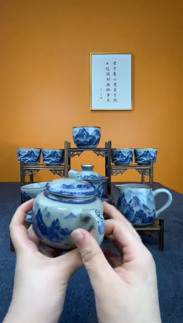 用****7景德镇釉里红8件加壶