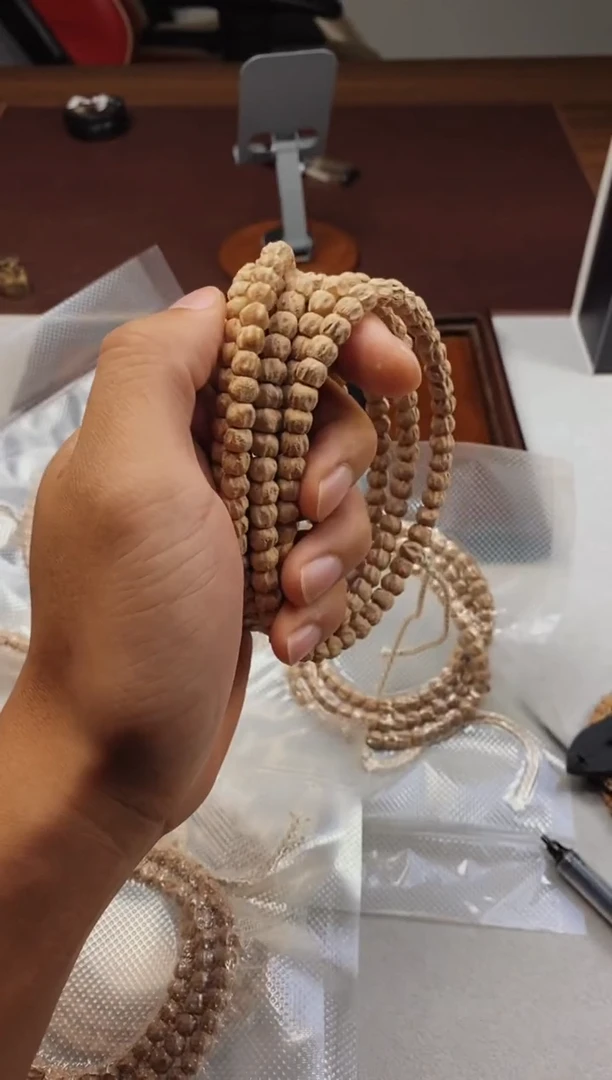 柏香籽/百香籽手串A02--多棱方块