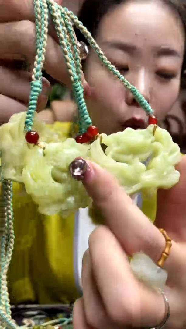 岫玉未镶嵌吊坠·     多样性发货其中发一