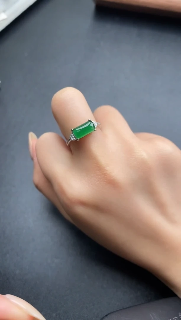 银S925镶嵌戒指翡翠一物一证一礼盒