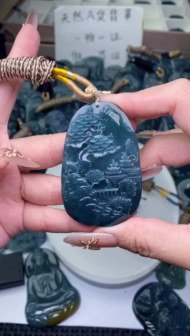颈饰未镶嵌翡翠