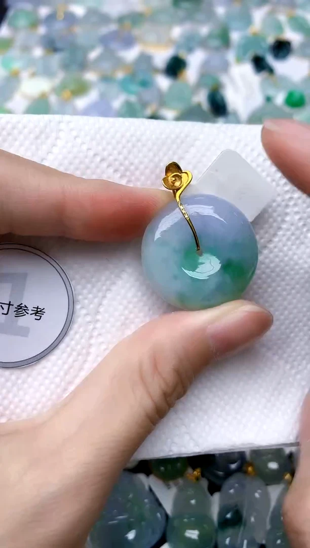 颈饰18K金镶嵌翡翠天然A货翡翠
