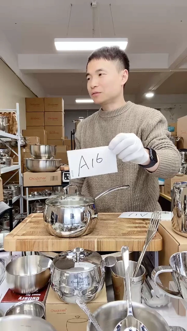 【闪购商品】A14 微瑕卓德铭14cm鼓形奶锅