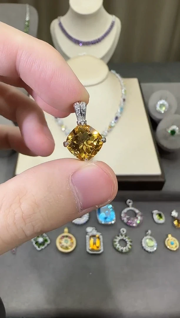 颈饰银S925镶嵌黄晶11mm吊坠设计款