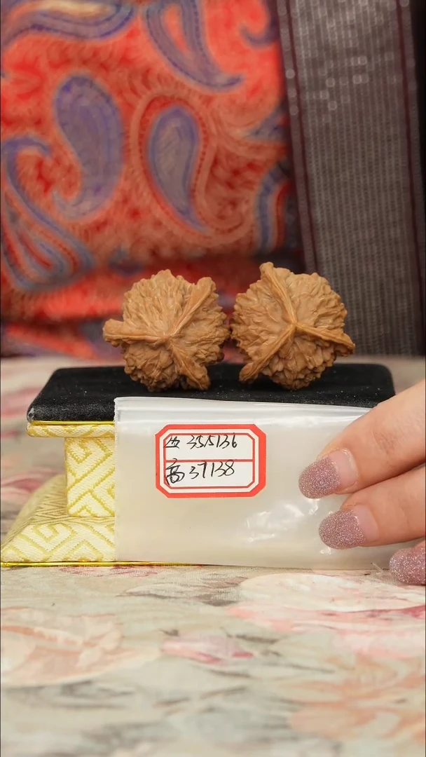 【闪购商品】文玩核桃把件盘山三棱