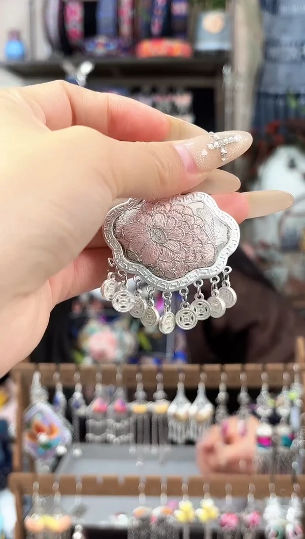 织绣民族风非遗老绣饰品386