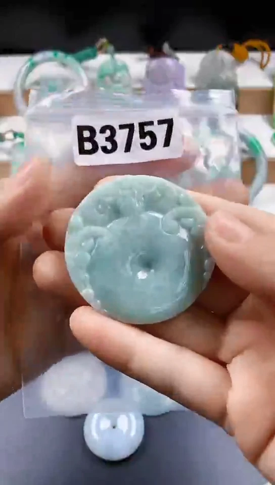 颈饰未镶嵌翡翠天然翡翠吊坠挂件