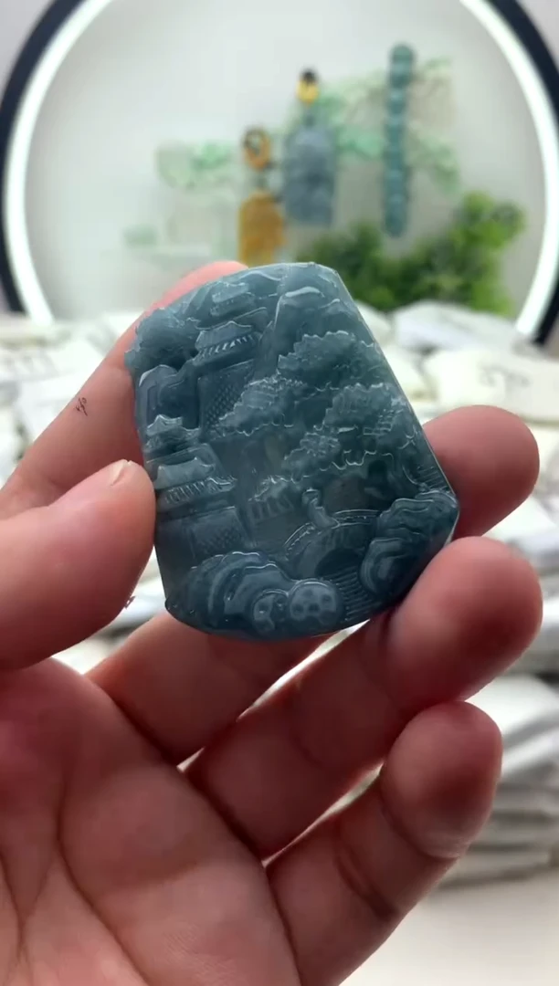 翡翠未镶嵌颈饰山水