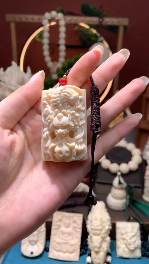 象牙果貔貅吐珠牌子（微瑕）