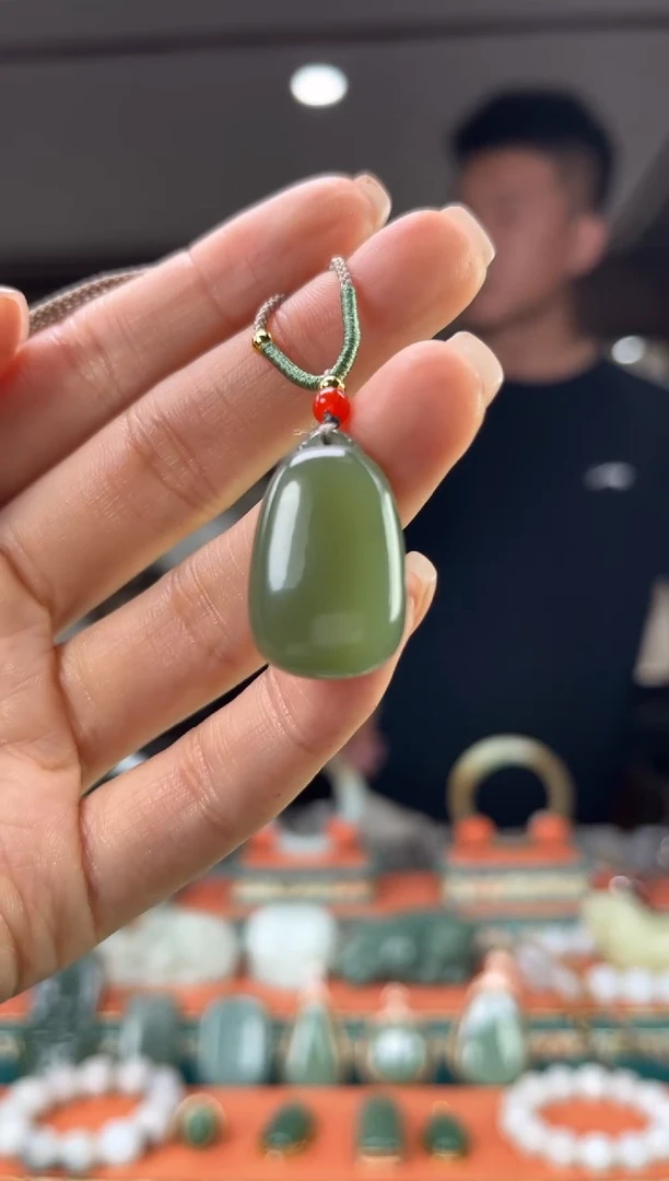 和田玉未镶嵌颈饰1