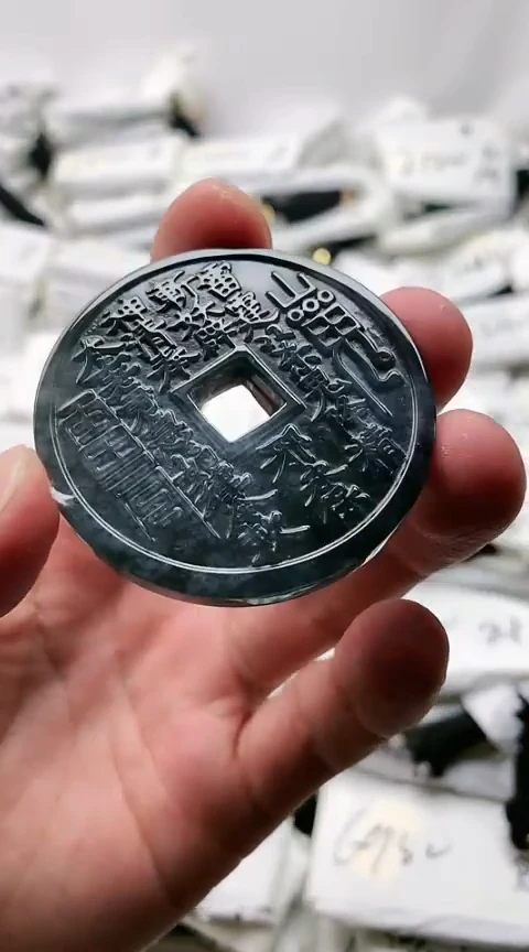 翡翠未镶嵌颈饰山鬼