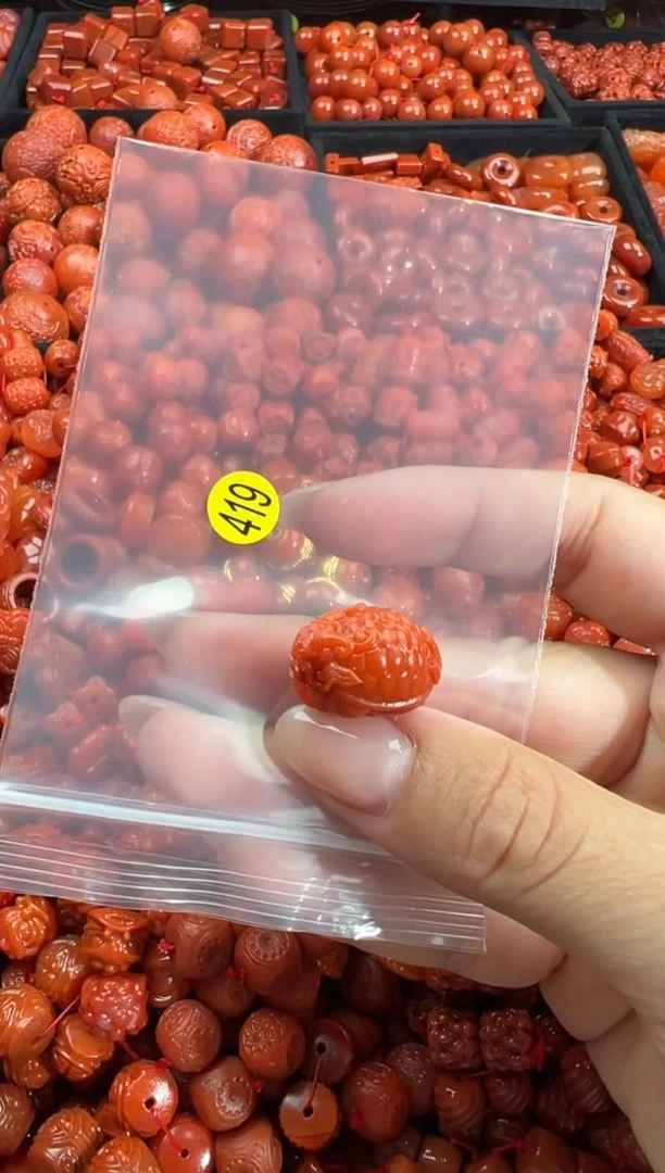 南红玛瑙未镶嵌颈饰1