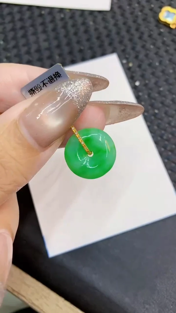 颈饰18K金镶嵌翡翠1