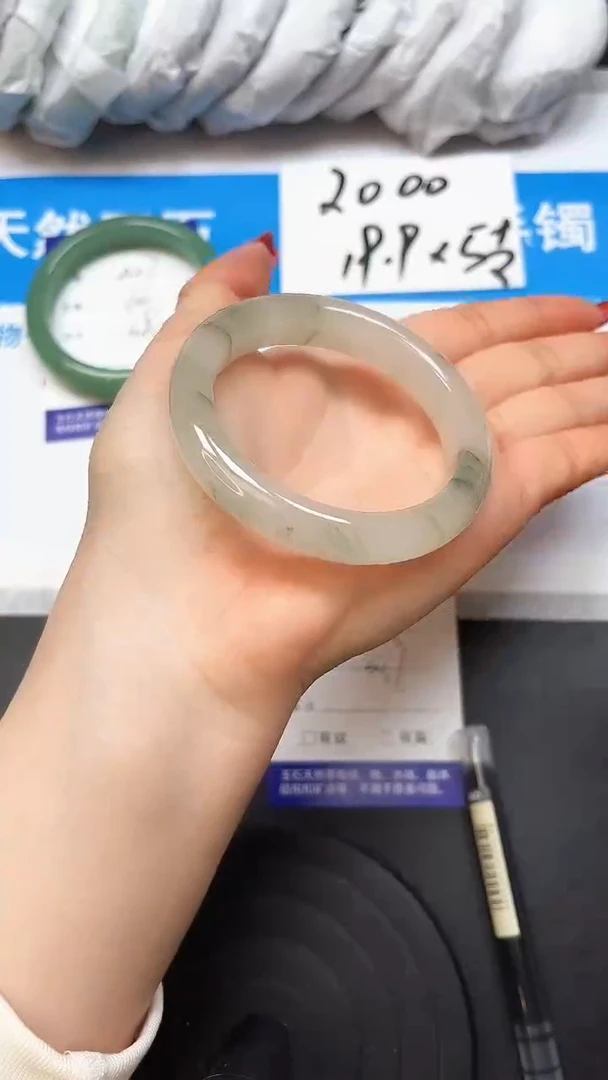 【闪购商品】石英质玉手镯合金28