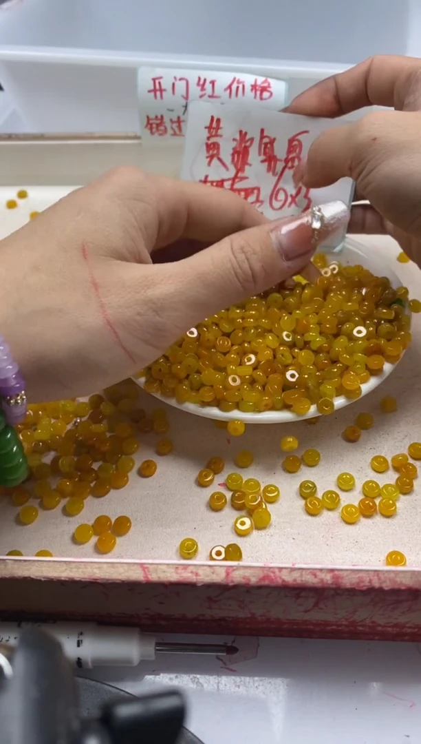 【闪购商品】翡翠颈饰未镶嵌w1491黄翡隔片6*3mm*30颗