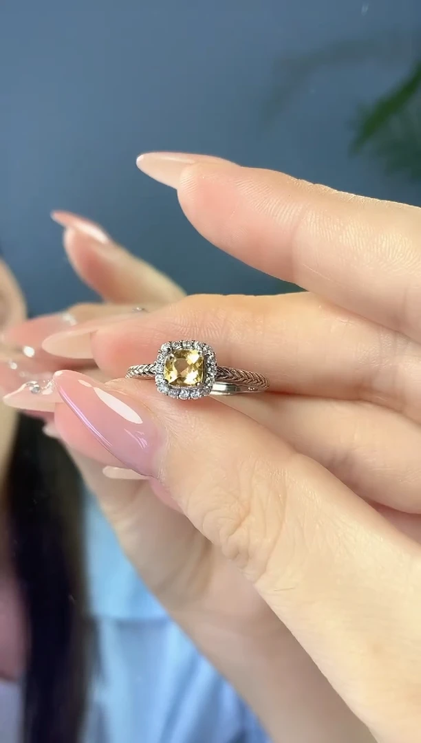 银S925镶嵌戒指黄晶。