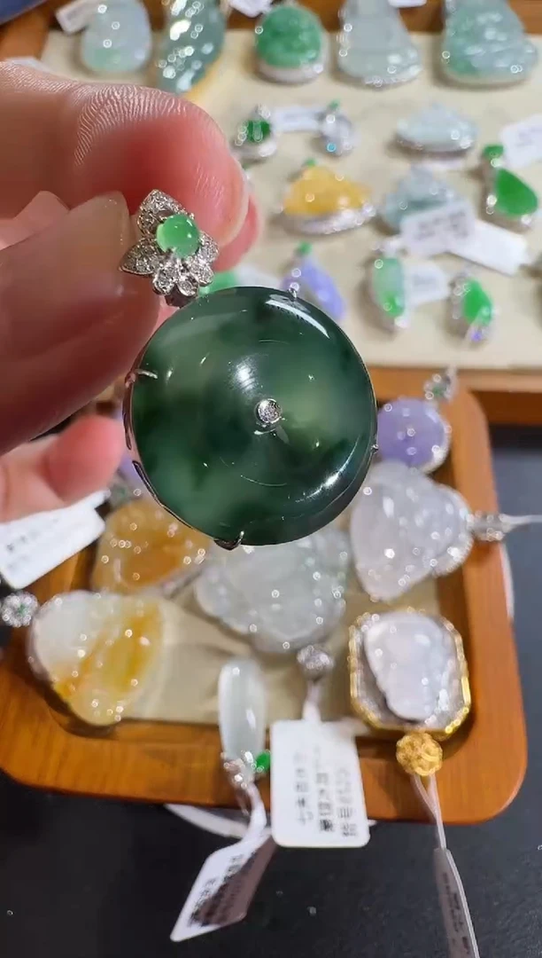 【闪购商品】翡翠吊坠(不含链)18K金镶嵌【源头工厂】钻石镶嵌