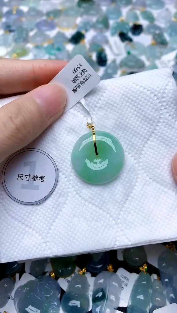 颈饰18K金镶嵌翡翠天然A货翡翠