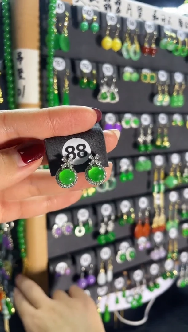 【闪购商品】翡翠耳饰银S925镶嵌88...