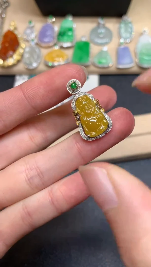 【闪购商品】翡翠颈饰18K金镶嵌财神爷【无服务费】