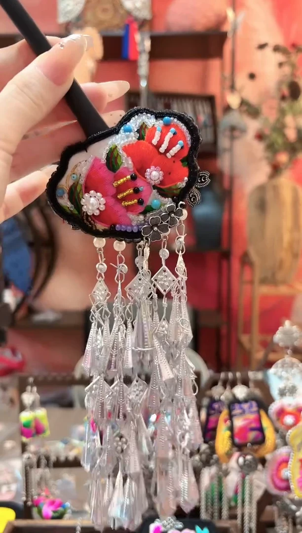 织绣云织瑶老绣饰品226