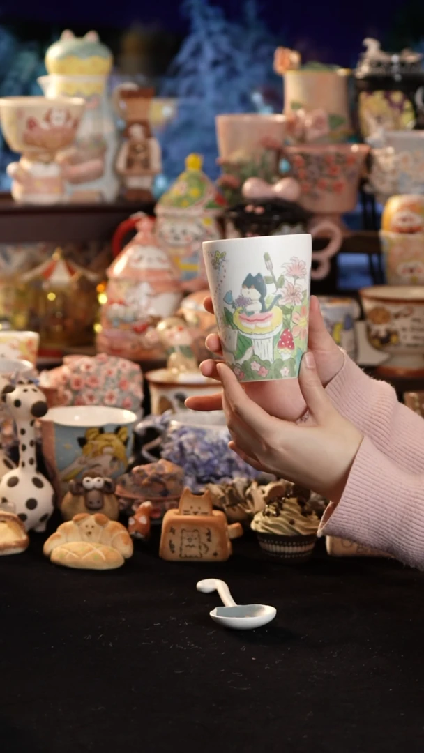 摆件陶景德镇釉下彩手绘设计师款陶瓷