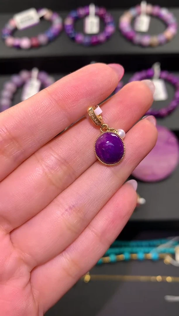 18K金镶嵌苏纪石（舒俱来），吊坠