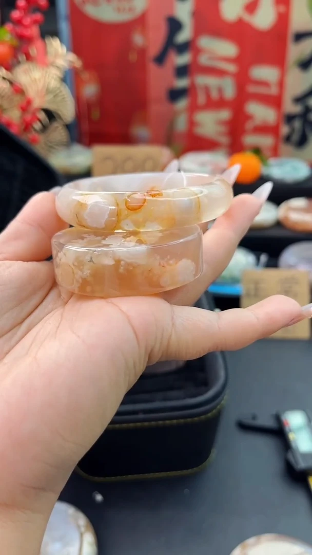 【闪购商品】石英质玉手镯未镶嵌赠送镯心（54圈口