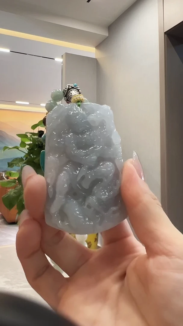 翡翠未镶嵌颈饰不动明王