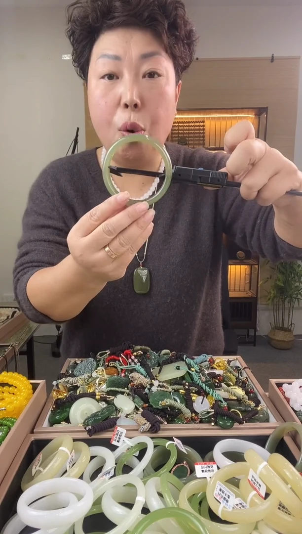 颈饰未镶嵌和田玉多样性拍一发一  圈口58  0472