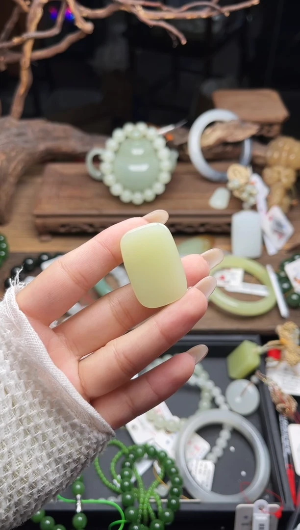 吊坠(不含链)未镶嵌和田玉若羌黄玉 无事牌 9015840