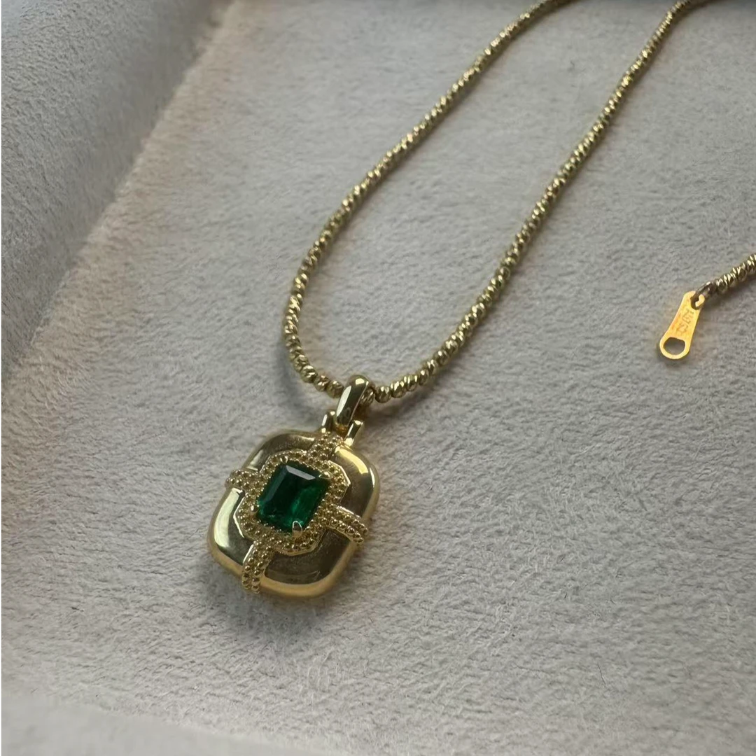 18K金香水瓶祖母绿吊坠