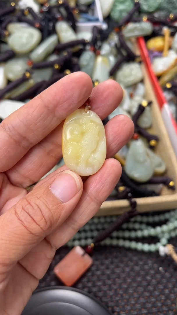 【闪购商品】和田玉颈饰未镶嵌多样性发货没有证书拍一发一有瑕