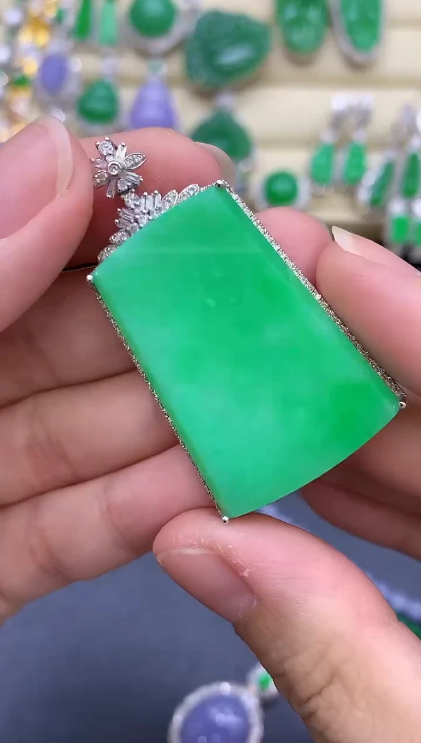 颈饰18K金镶嵌翡翠391-中国好珍宝