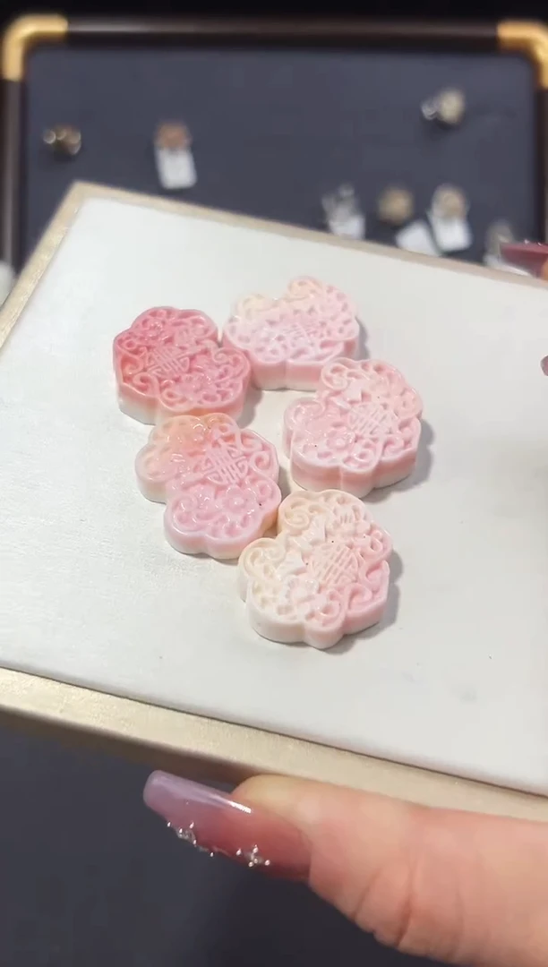 【闪购商品】未镶嵌拼合珍珠（马贝珠）如意雕刻件多样性发其一