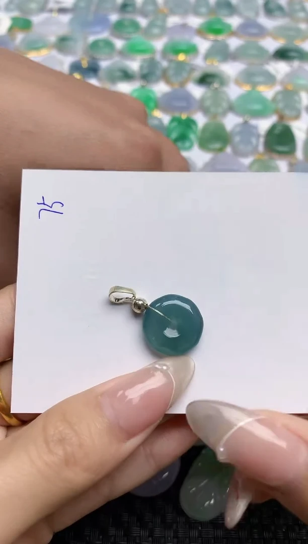 【闪购商品】翡翠颈饰未镶嵌天然翡翠A货