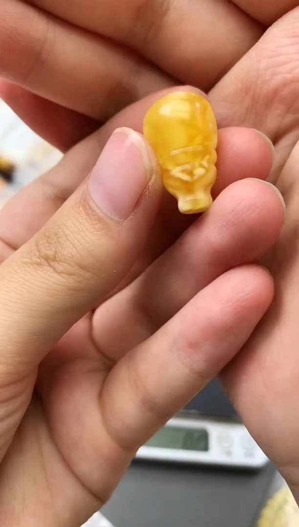 未镶嵌琥珀珠宝奇石86
