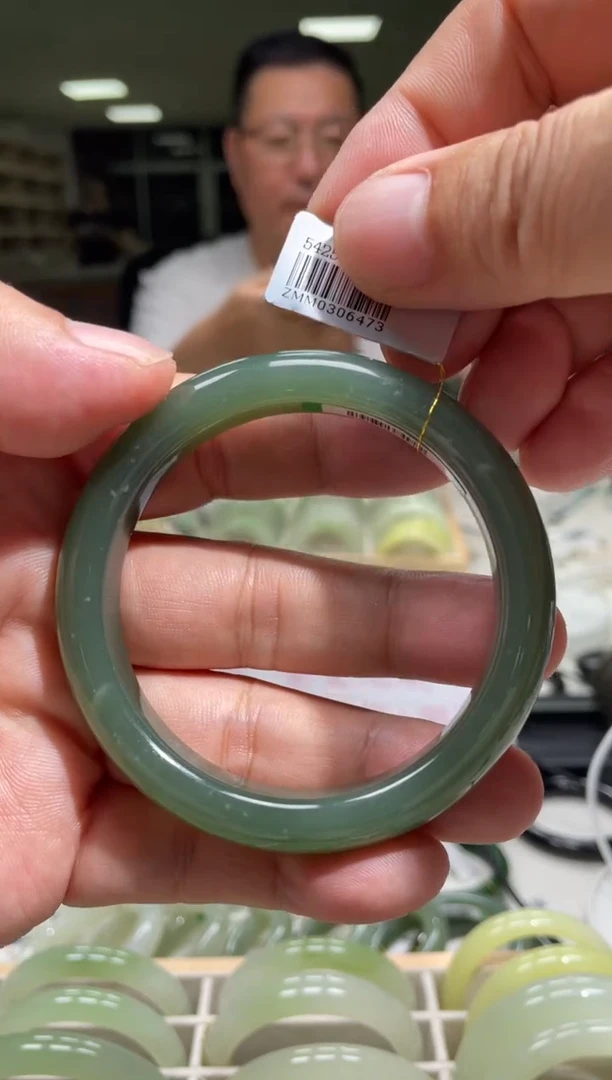 和田玉手镯未镶嵌59-60圈口 6473