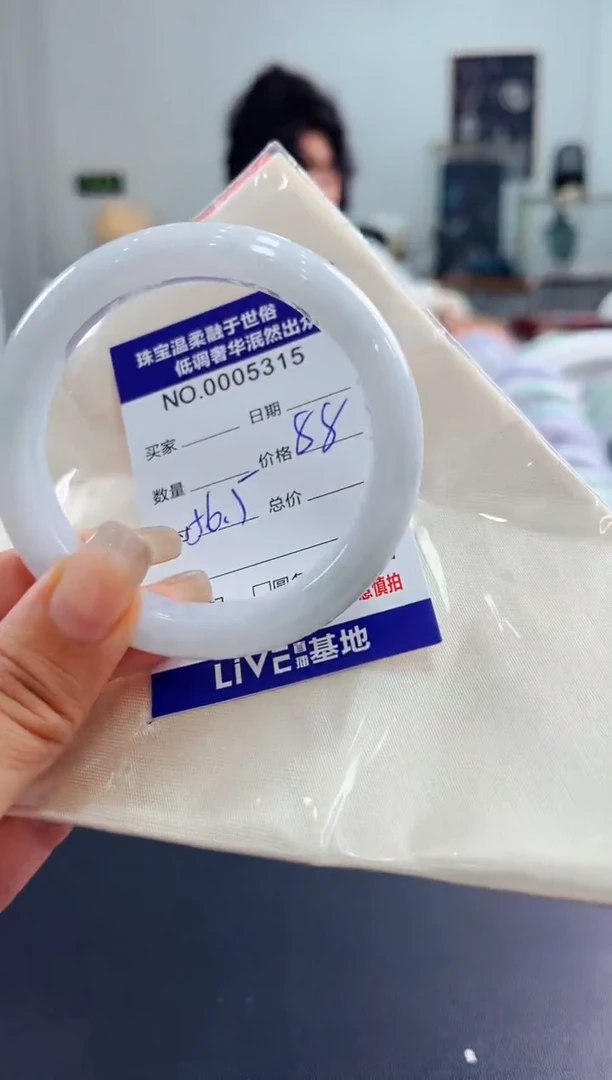 翡翠手镯未镶嵌天然缅甸A货翡翠