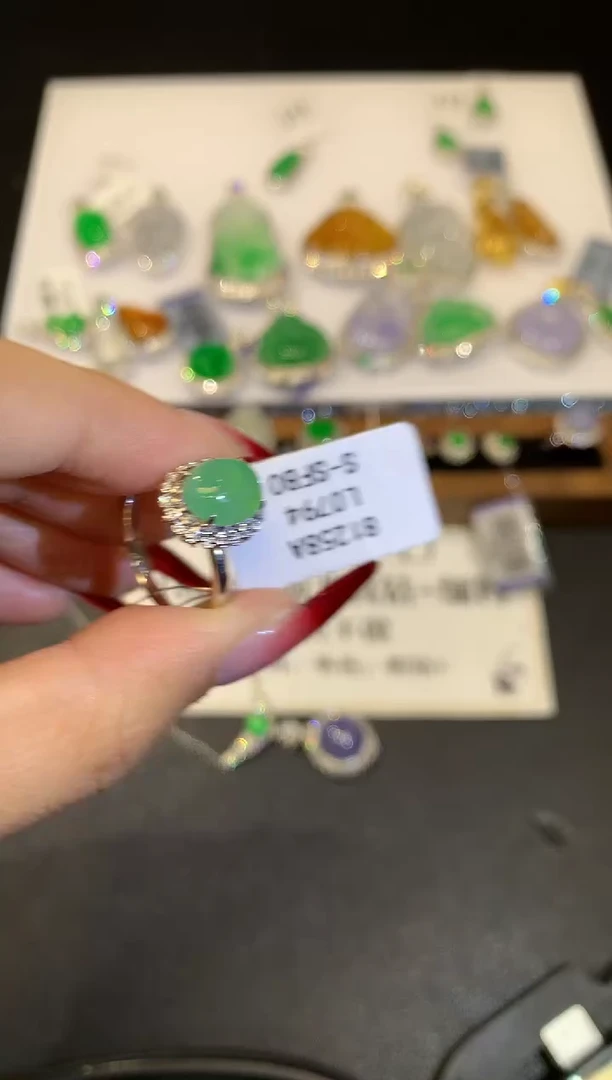 翡翠戒指18K金镶嵌L0794多样性发其一