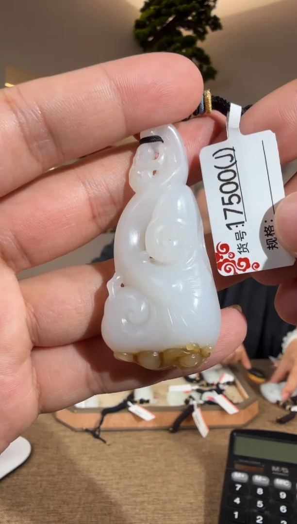 颈饰未镶嵌和田玉J