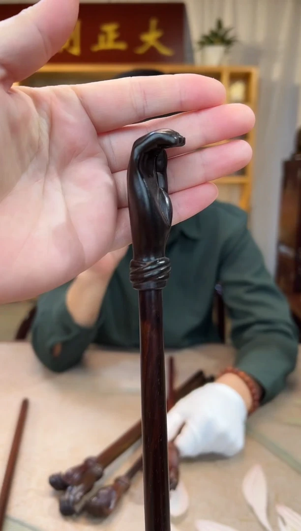 红酸枝木类成套家具大红酸枝 不求人（发其一）