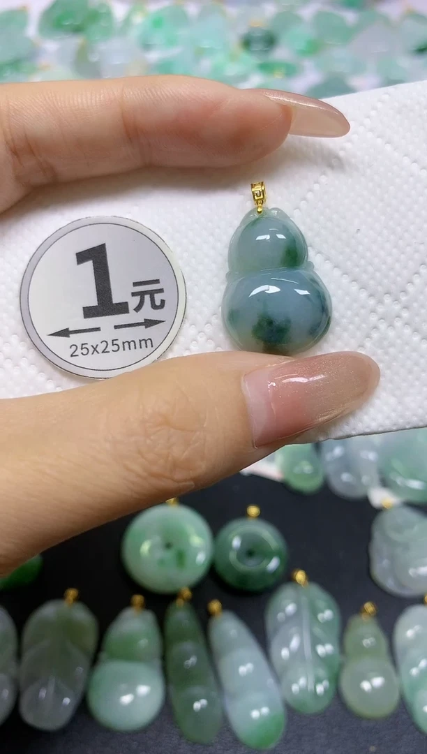 颈饰18K金镶嵌翡翠天然翡翠A货